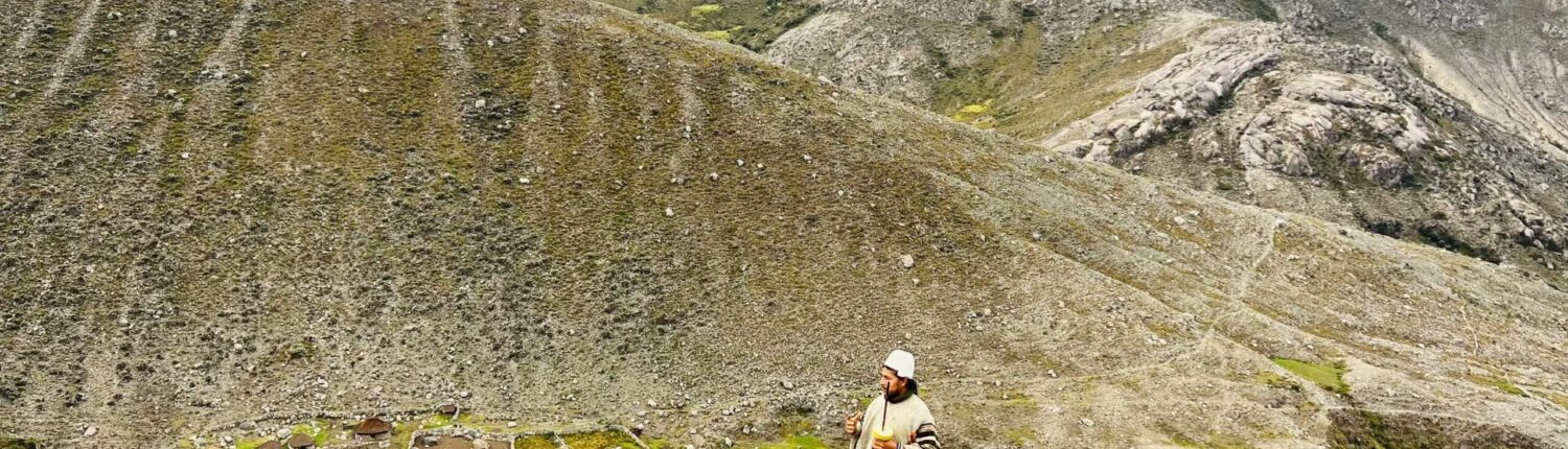Arhuaco en las montañas de la Sierra