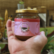 Frasco de miel Arhuaca de 250 gramos con picante, cosechada en bosque seco tropical y ahumada artesanalmente