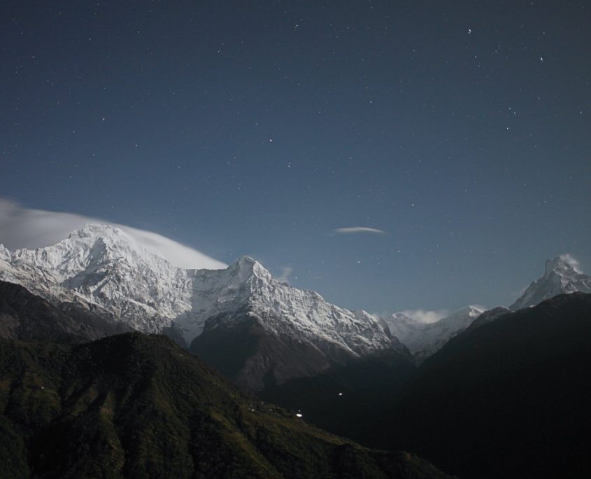 Imagen que muestra los picos nevados de la Sierra