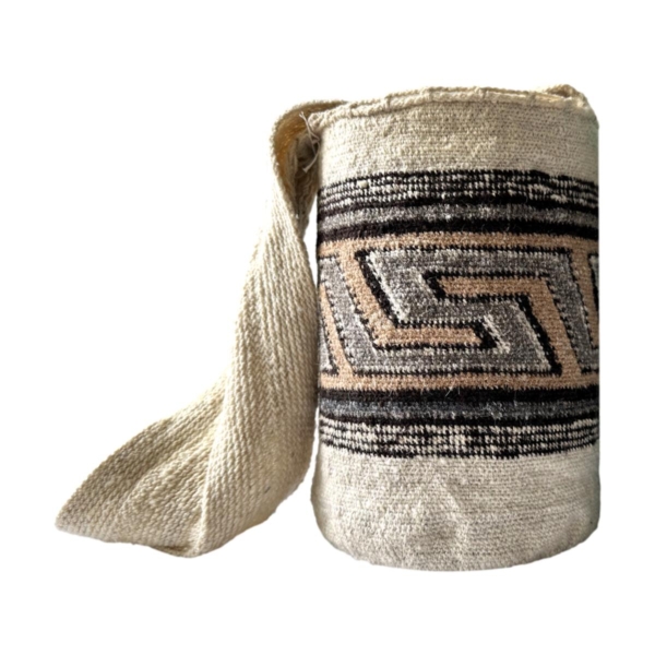 Mochila Arhuaca Pequeña | "Fortaleza Sagrada" tejida en lana nativa