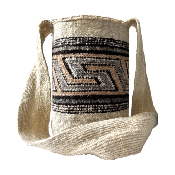 Mochila Arhuaca Pequeña | "Fortaleza Sagrada" tejida en lana nativa - Imagen 2