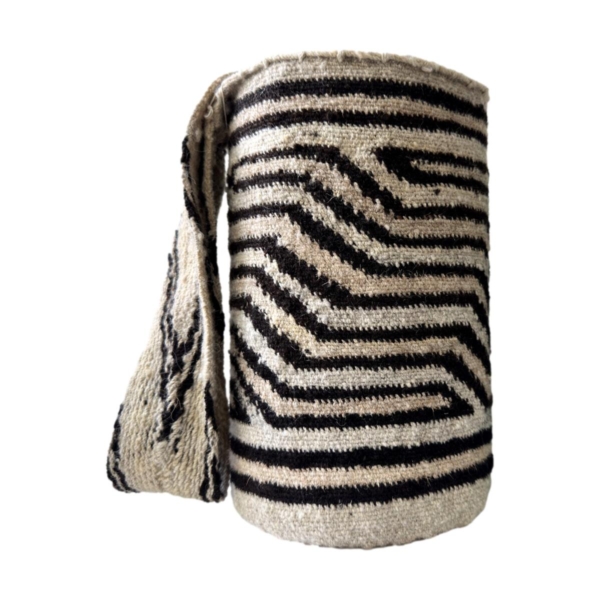 Mochila Arhuaca Mediana | "Fortaleza" tejida en lana nativa