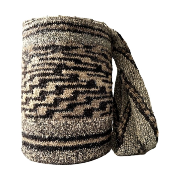 Mochila Arhuaca Mediana | “Memoria Ancestral” tejida en lana nativa - Imagen 3