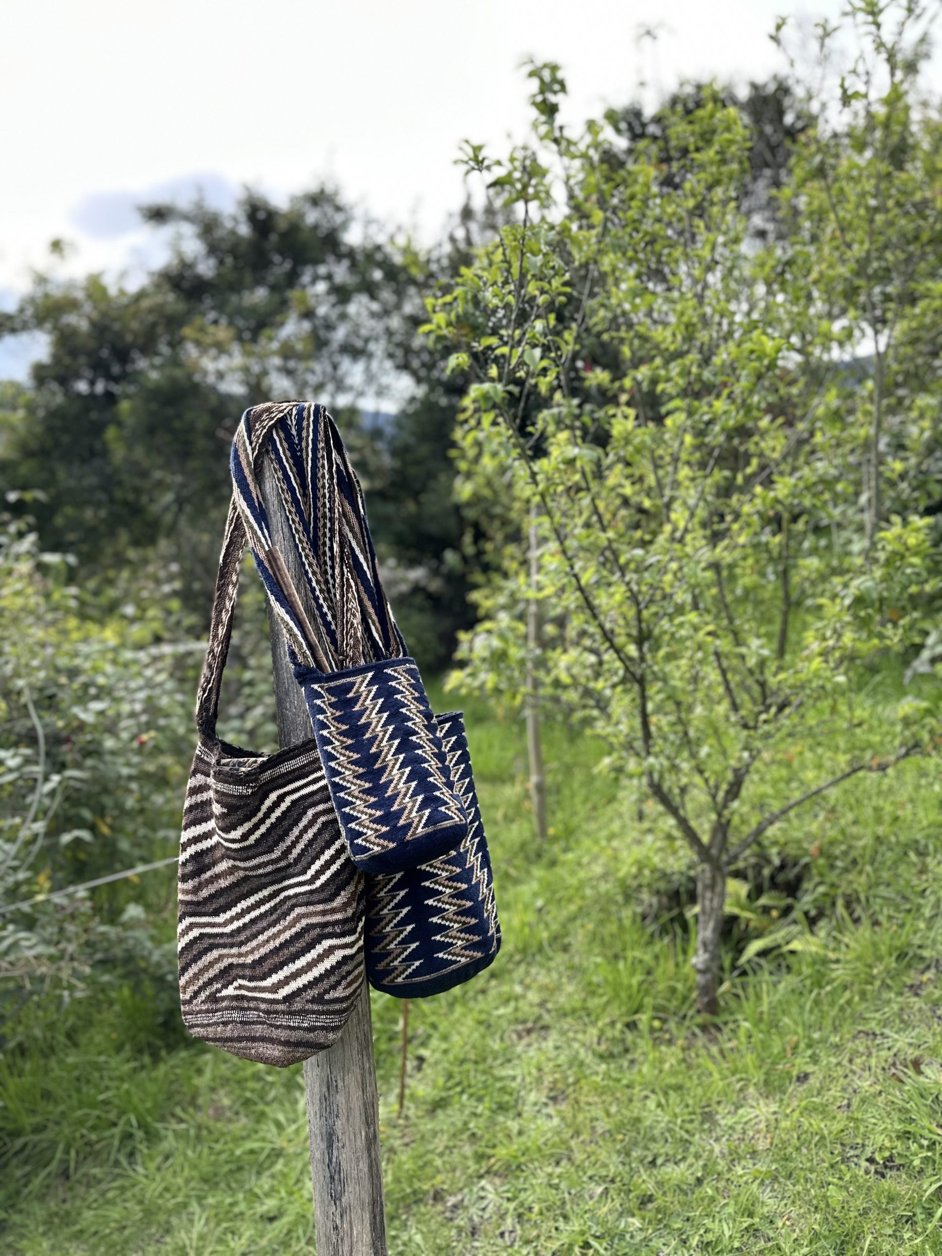 Artesana Arhuaca tejiendo — cosmovisión y memoria